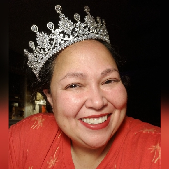 Meet your Posher, Virginia The Daffy Daffodil Oracle who loves to share Hope - Picture 9 of 9